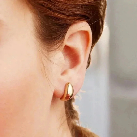 🆕️ Minimalist 18K Gold Plated Stainless Steel Dainty Trendy Stud Earrings - Picture 4 of 11